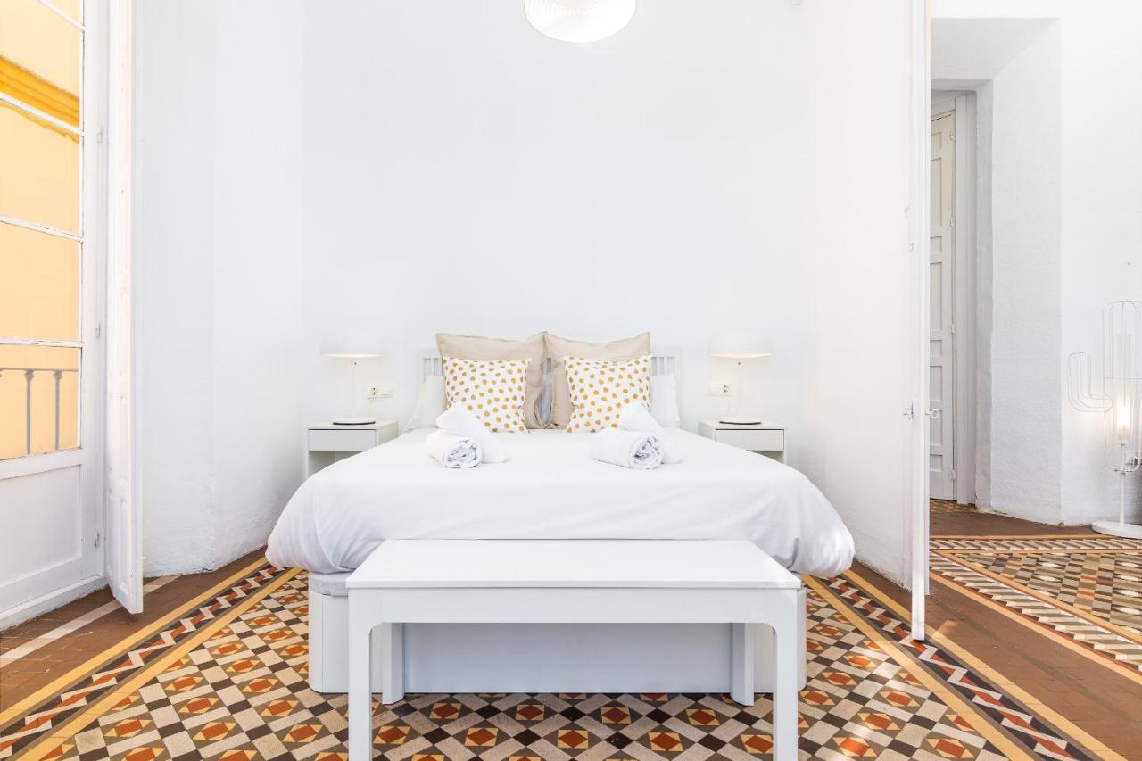 Suite Homes Apartamentos Plaza De La Merced Малага Экстерьер фото