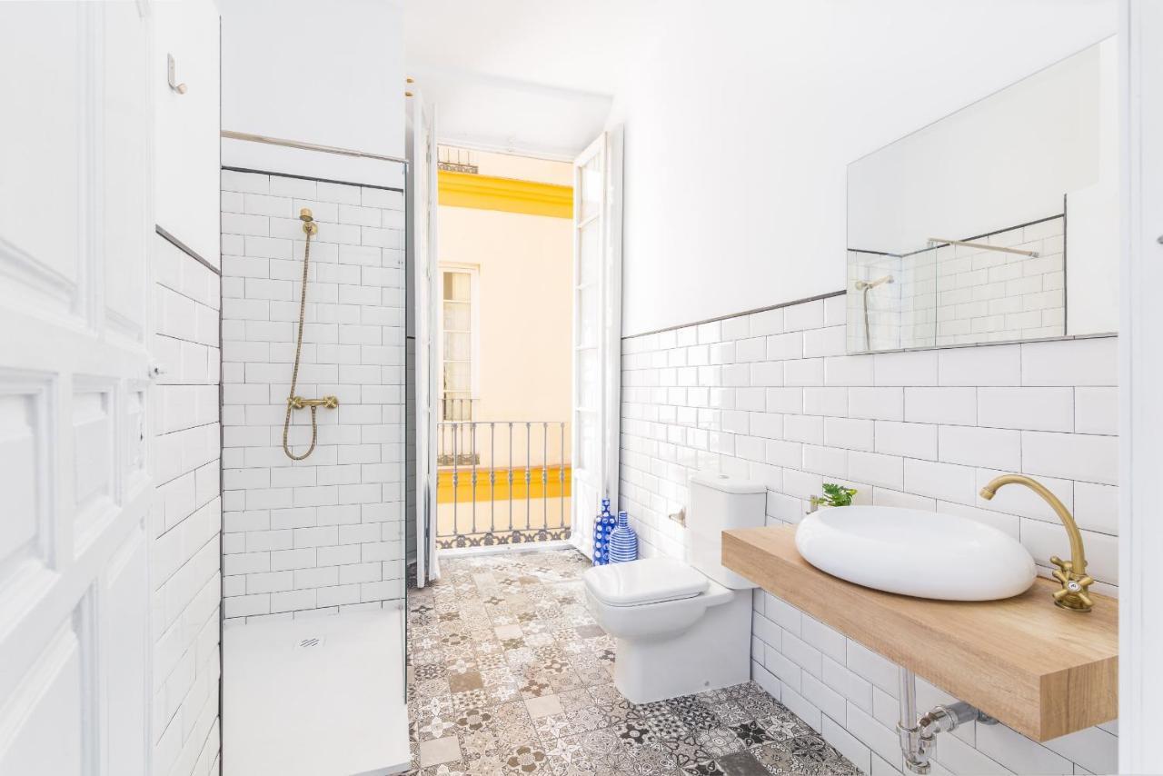 Suite Homes Apartamentos Plaza De La Merced Малага Экстерьер фото
