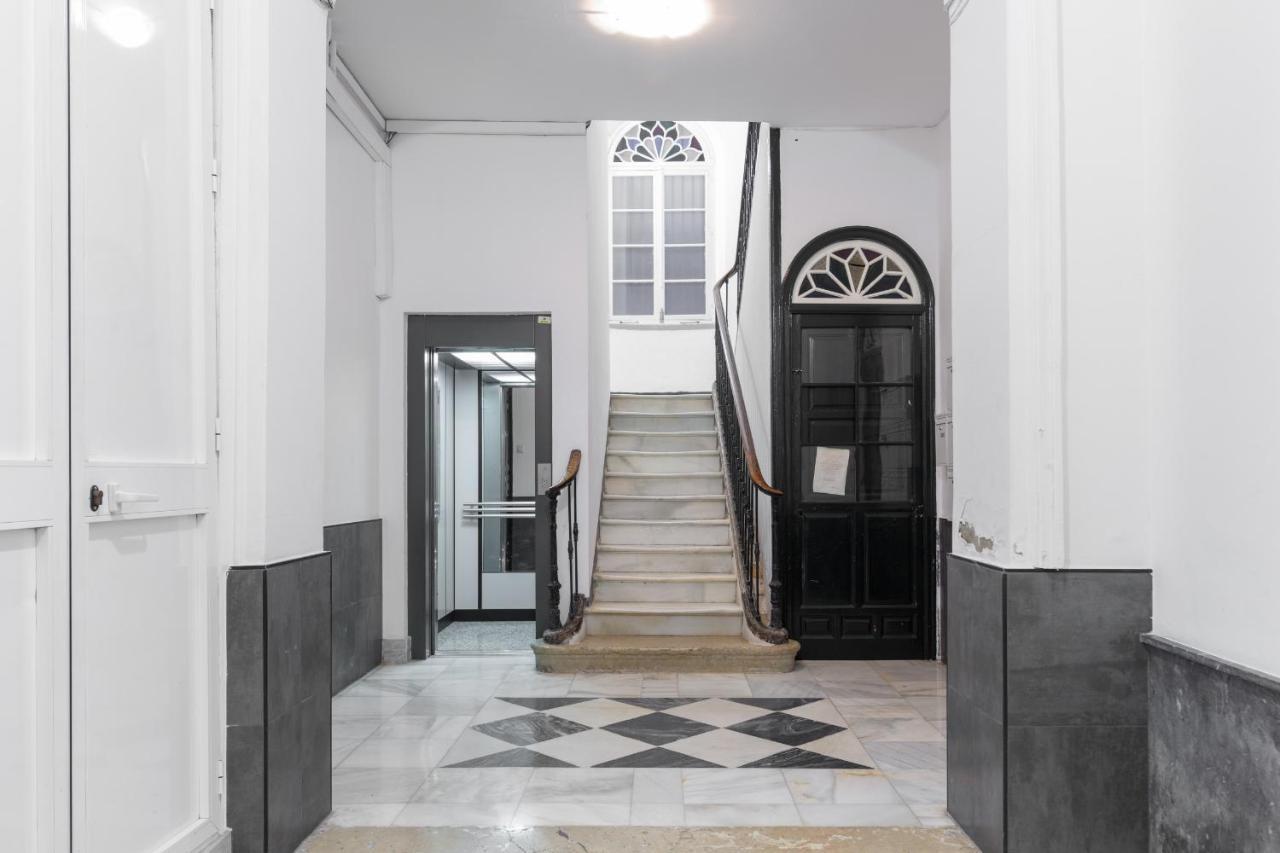 Suite Homes Apartamentos Plaza De La Merced Малага Экстерьер фото